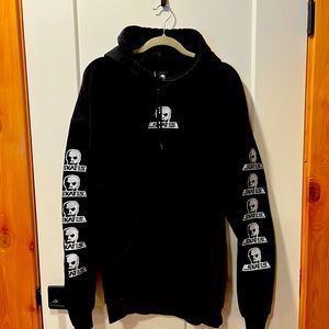 XL skull skates hoodie in good condition